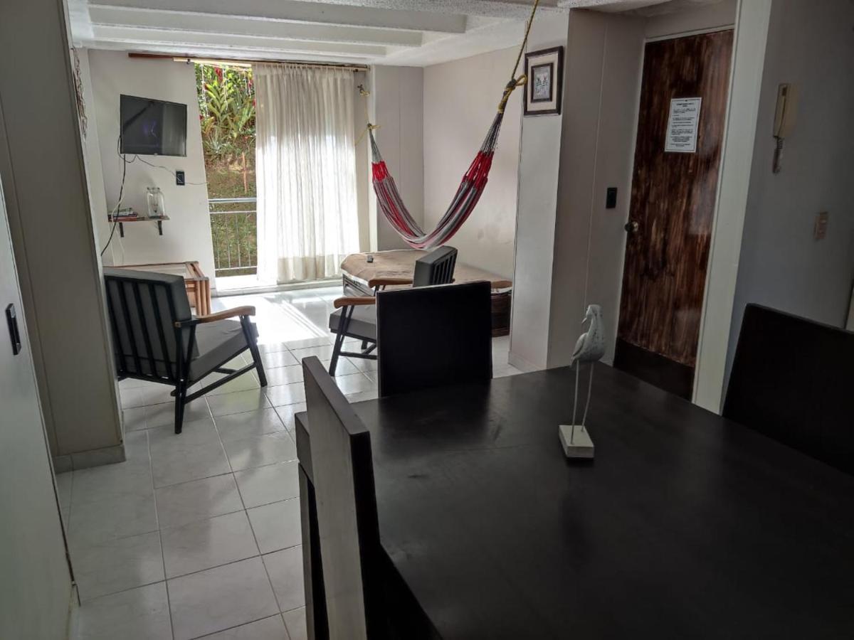 Apartamento 201 Amplio Y Comodo Medellin 90 Mts ภายนอก รูปภาพ