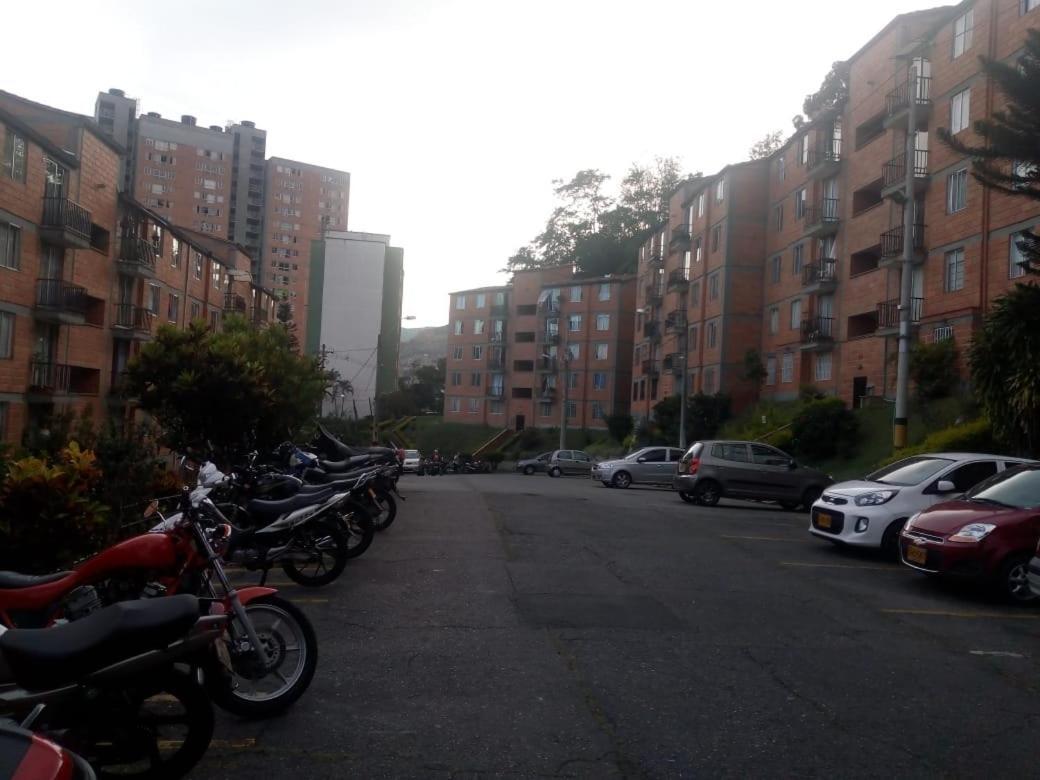 Apartamento 201 Amplio Y Comodo Medellin 90 Mts ภายนอก รูปภาพ